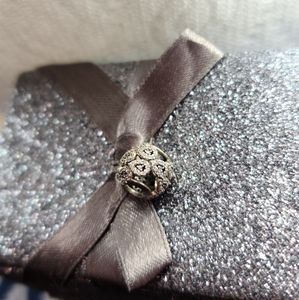 Cascading glamour charm